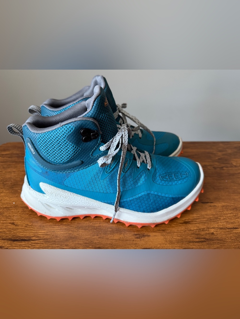 Keen Women's Zionic Mid Waterproof hiking boots in the fjord blue 6.5 - Picture 2 of 7